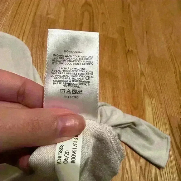 Express Long Sleeve Cream Turtleneck Size Medium - Picture 4 of 11